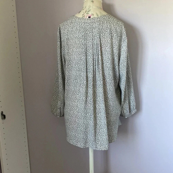 NYDJ printed blouse size Large - Picture 8 of 15
